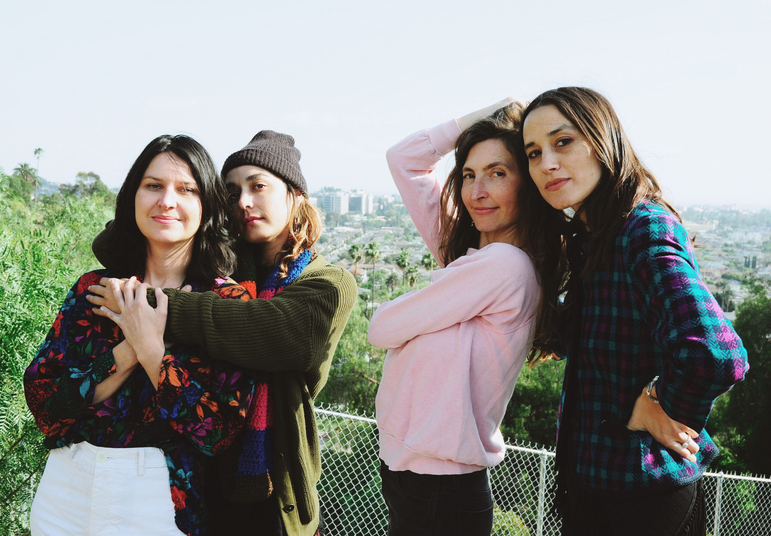  / Los estadounidenses de Warpaint, formado en Los Ángeles en 2004,  Emily Kokal (vocalista principal, guitarra), Theresa Wayman (guitarra, vocalista), Jenny Lee Lindberg (bajo, coros) y Stella Mozgawa (batería).