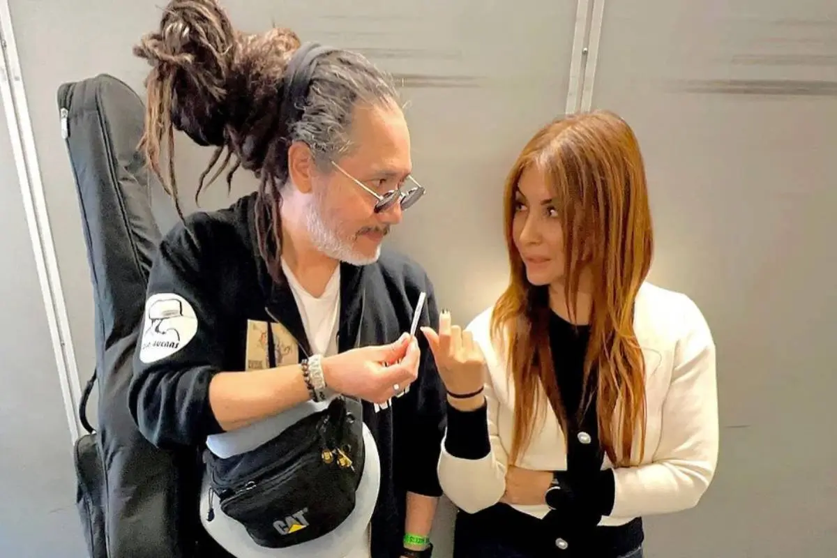 plano medio de Quique Neira y Myriam Hernández