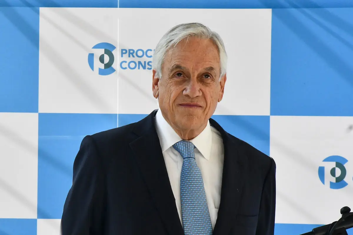 plano medio del rostro de Sebastián Piñera
