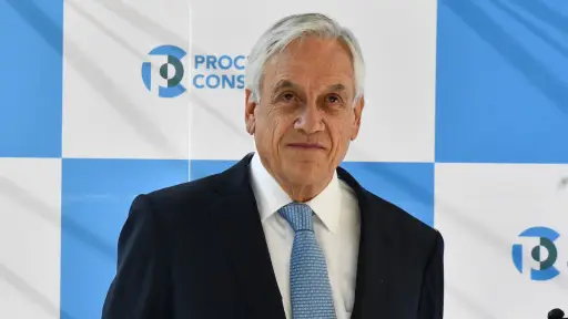 plano medio del rostro de Sebastián Piñera