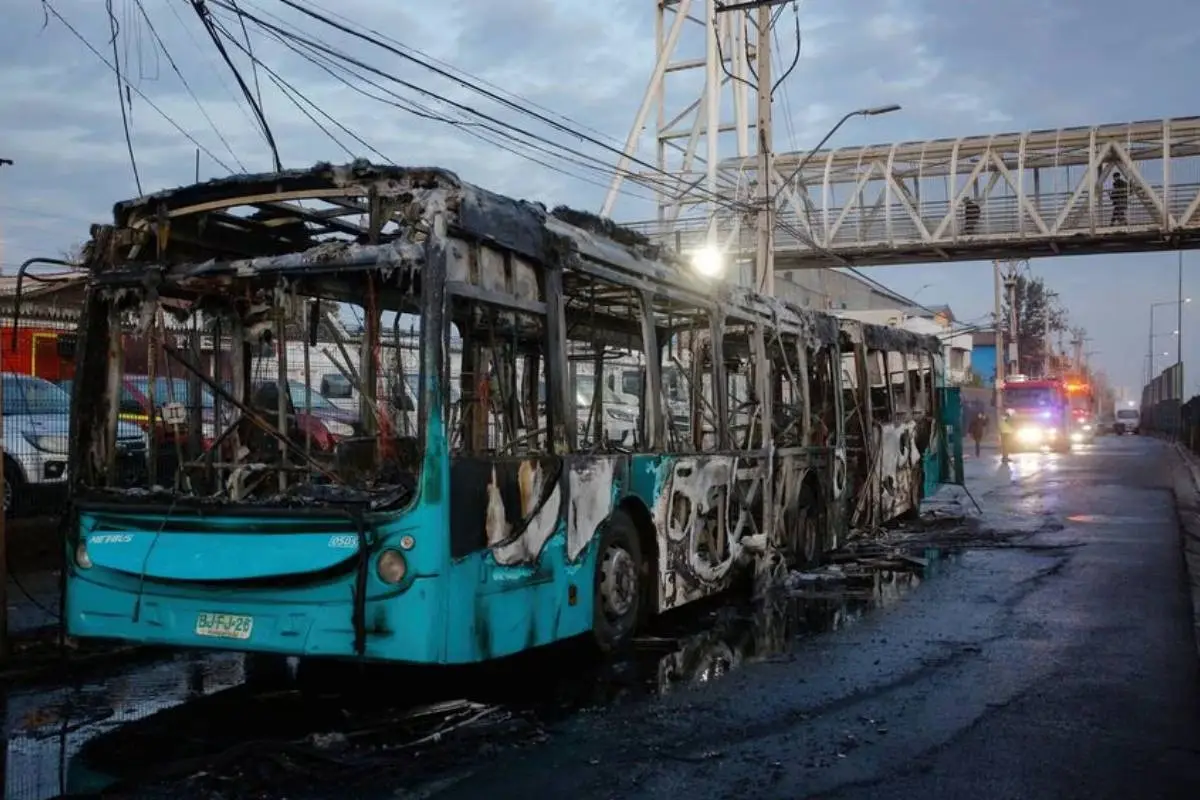 bus quemado en San Miguel
