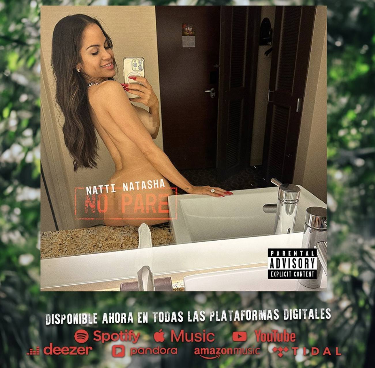Este es el afiche de promoción de la nueva canción de Natti Natasha, donde desafió la censura sin ropa frente al espejo.