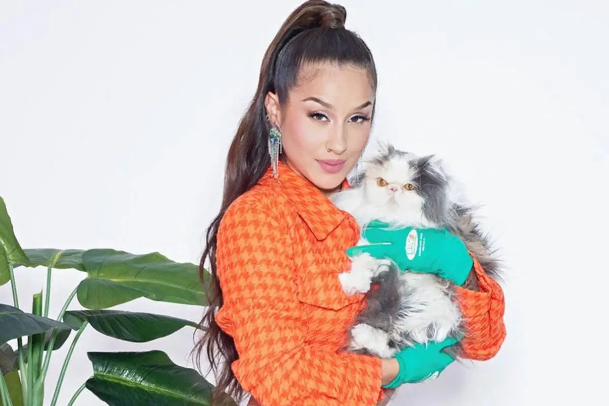 PLANO MEDIO DEL ROSTRO DE Denise Rosenthal