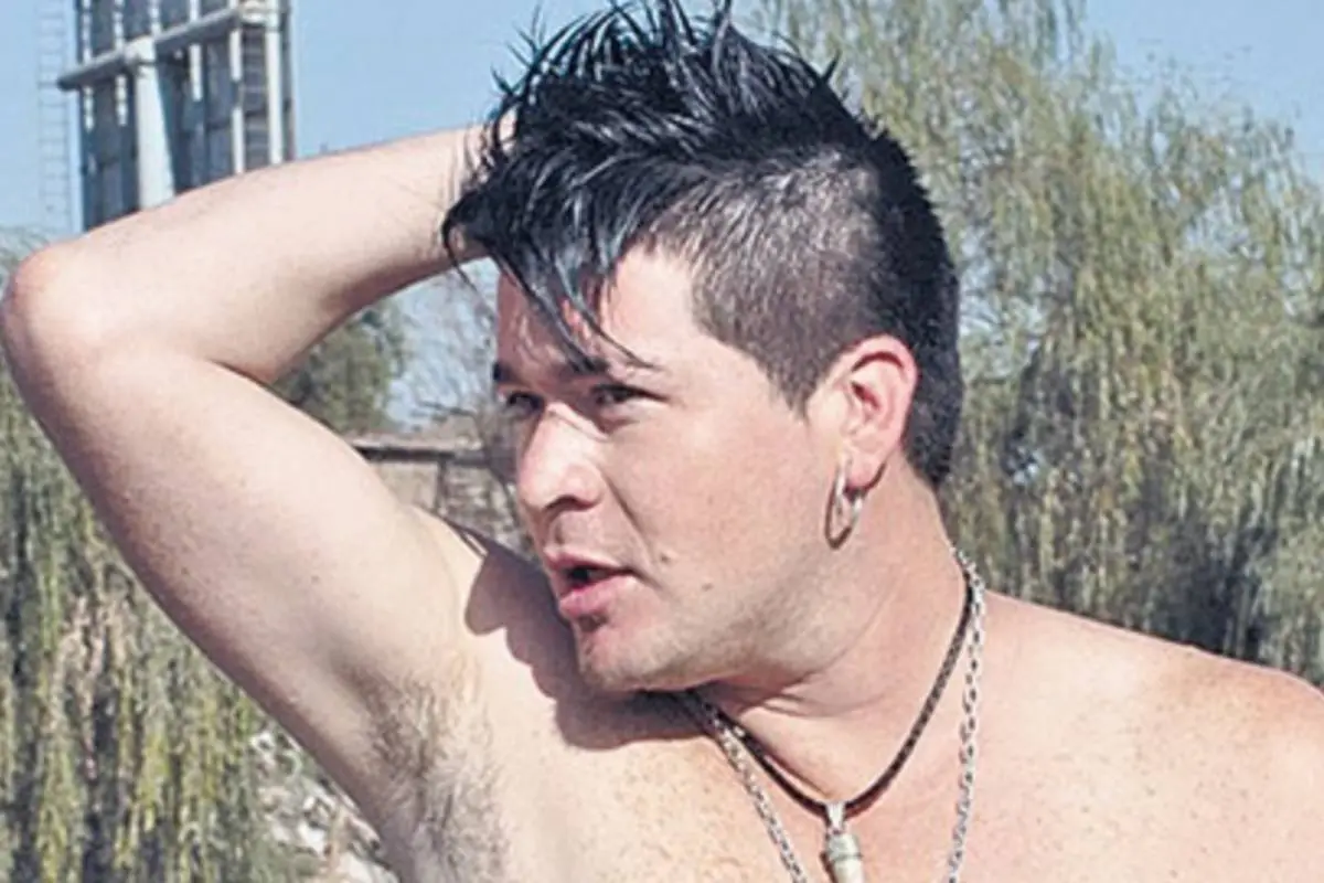 primer plano del rostro de Junior Playboy