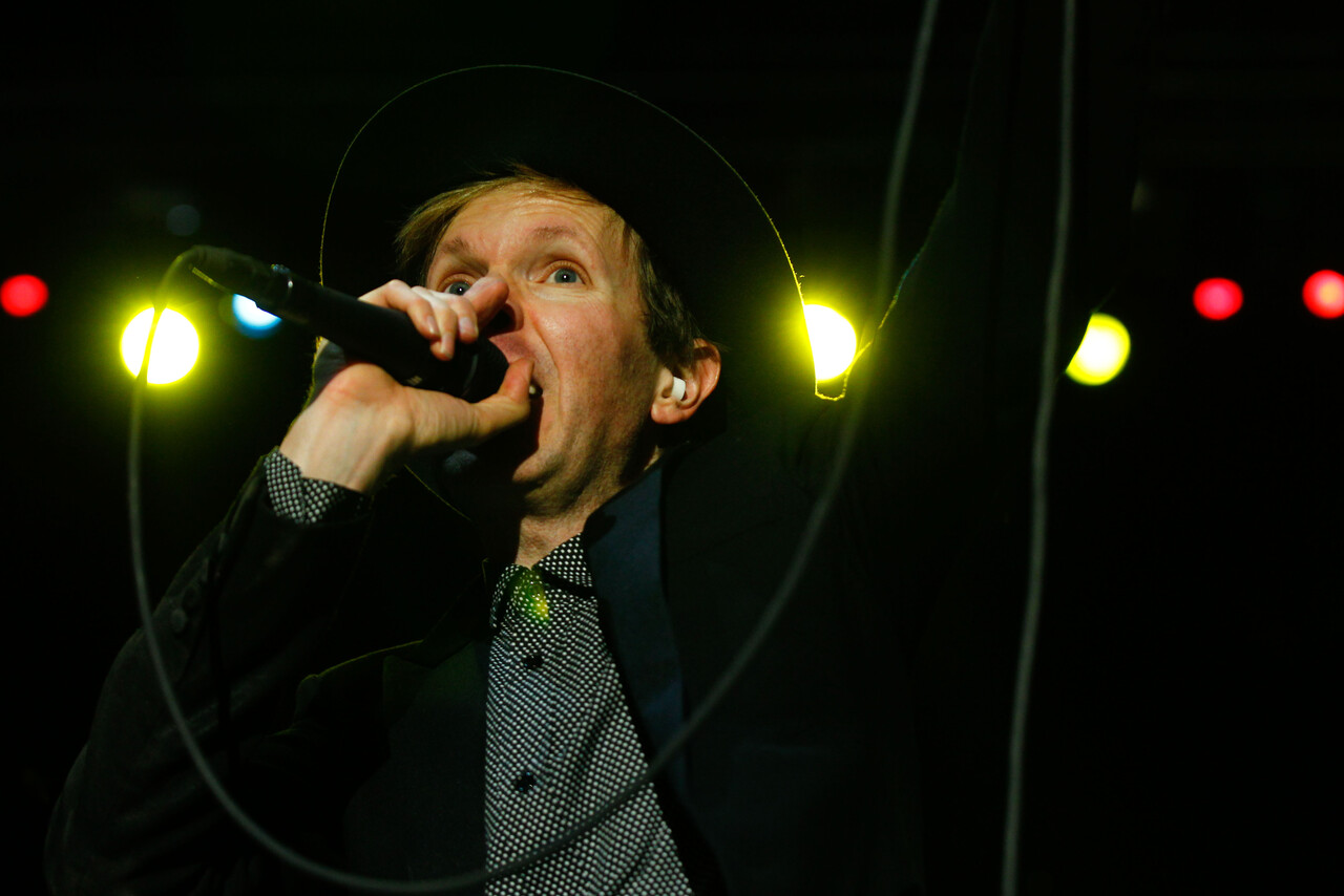 El músico Estadounidense Beck, telonero de Blur se presentaron esta noche en la Pista Atlética del estadio Nacional / Agencia Uno