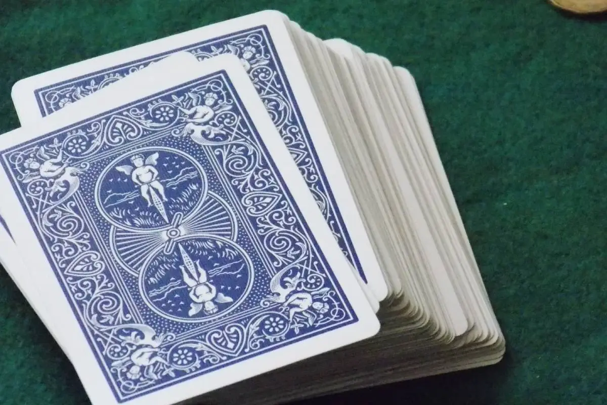 Póker y blackjack: La historia detrás de los juegos de cartas más populares en los casinos