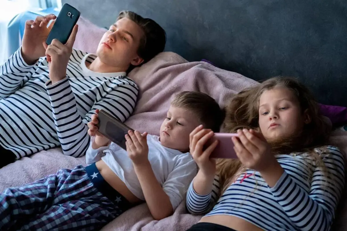 ninos-usando-dispositivos-moviles, 