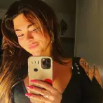 selfie de Antonella Ríos frente al espejo