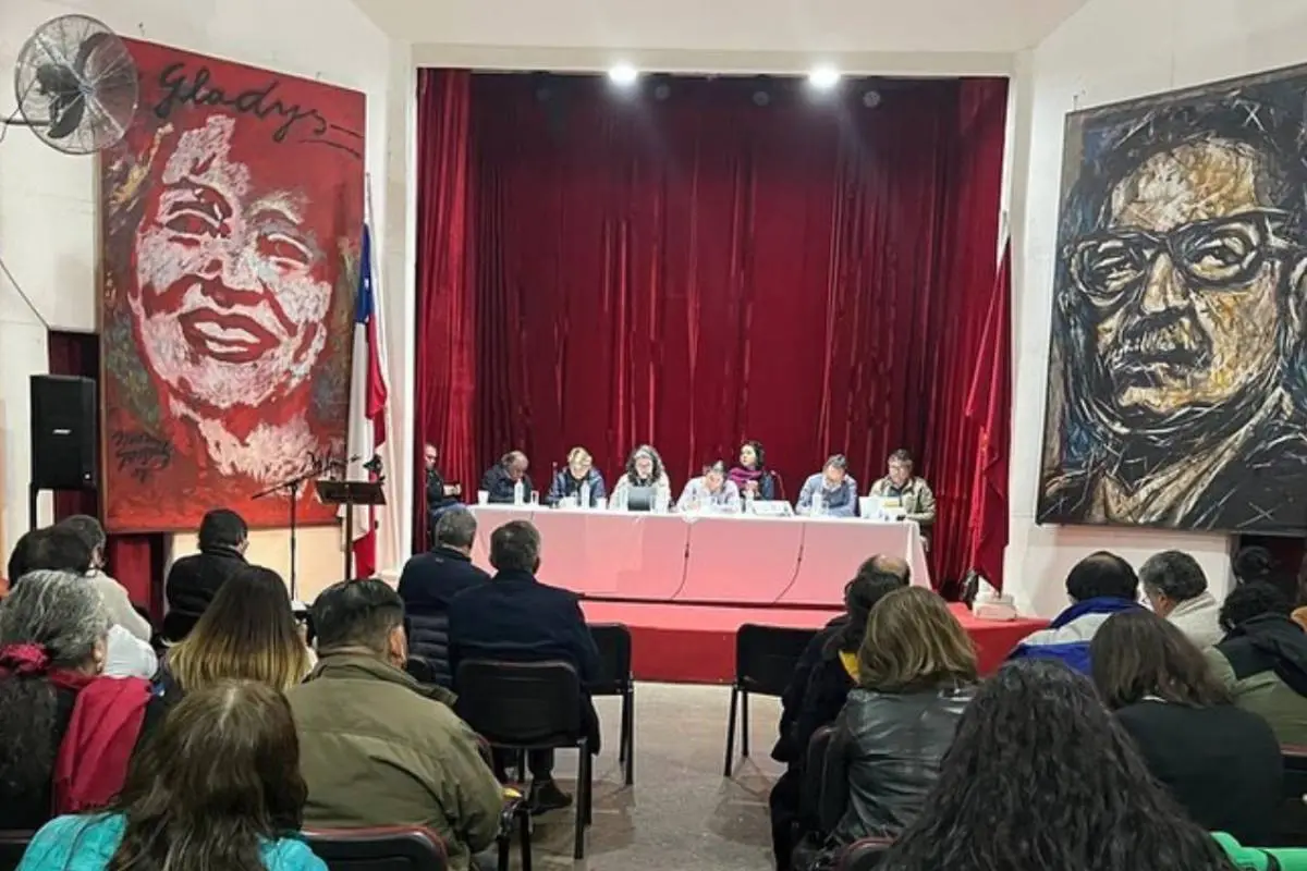 directiva de Partido Comunista en reunión
