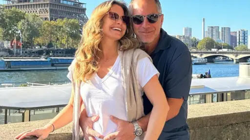 Soledad Onetto junto a su pareja en París