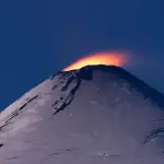 plano general del Volcán Villarrica en erupción