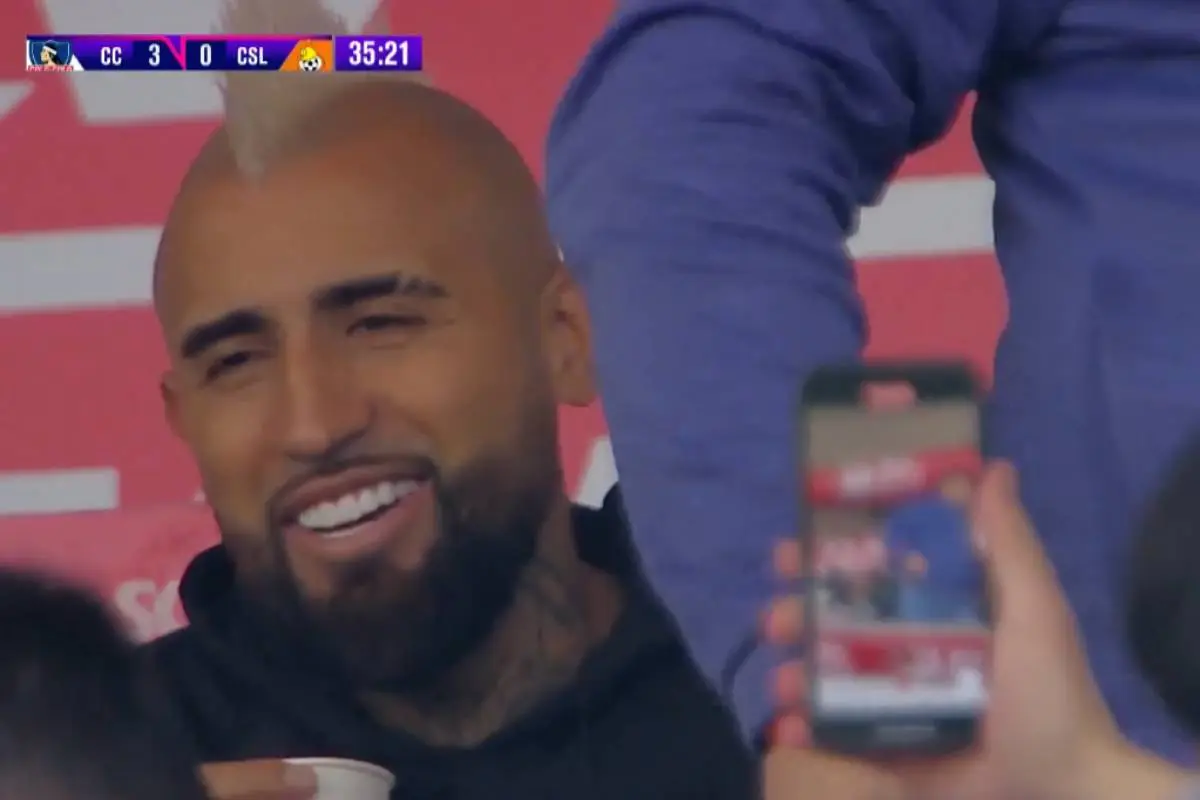 Captura de TNT Sports Chile de Arturo Vidal en el estadio Monumental