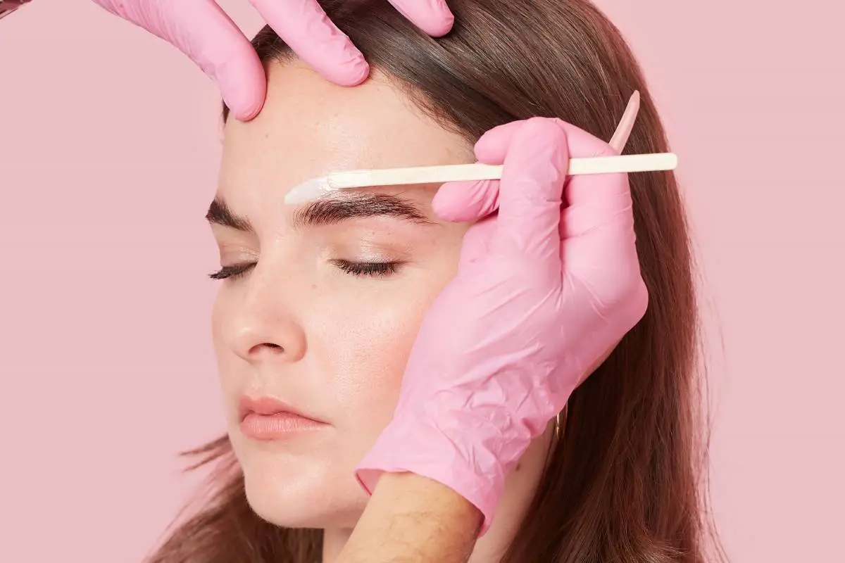 Día nacional de las cejas: cómo funciona el laminado