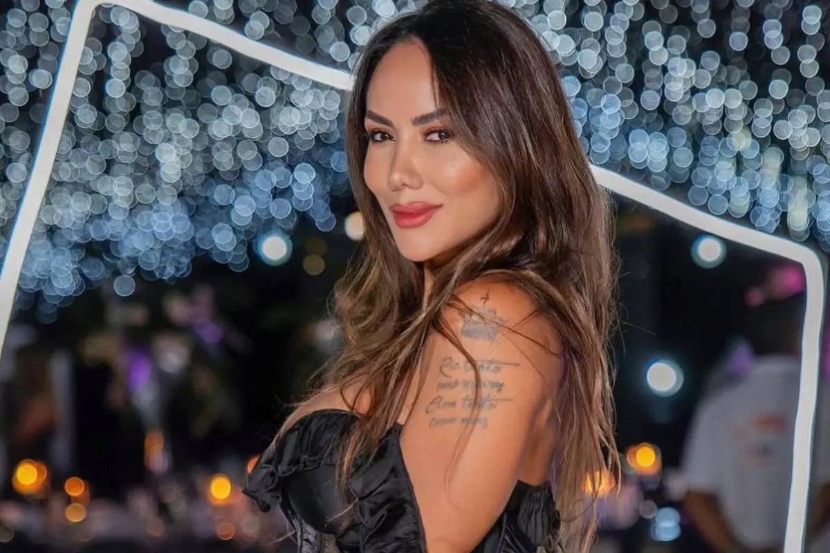 plano medio del rostro de Sonia Isaza, novia de Arturo Vidal