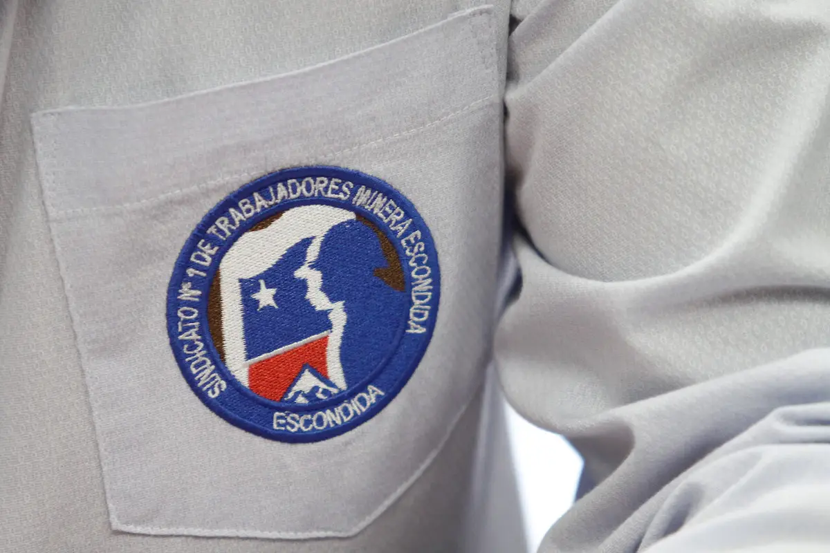 camisa con parche del sindicato de Minera La Escondida