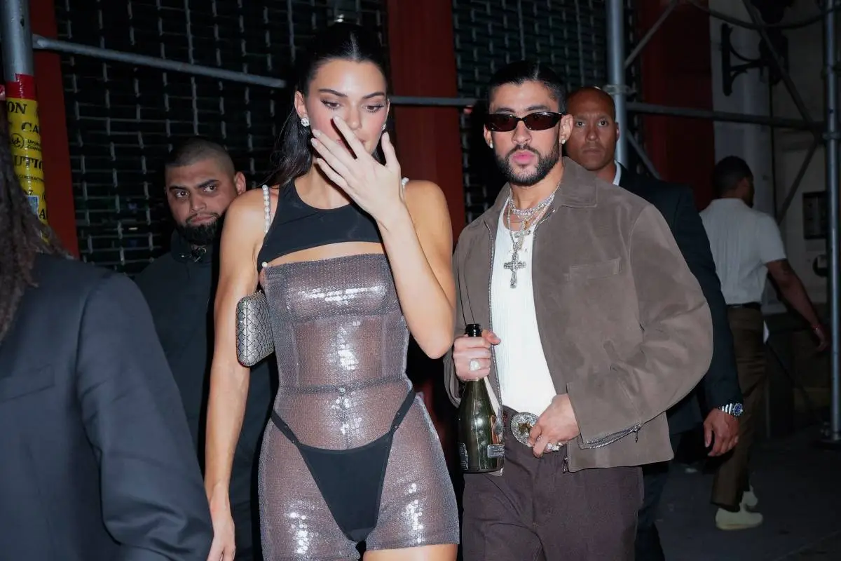kendall-jenner-and-bad-bunny-are-seen-heading-to-a-met-gala-news-photo-1697031486 (1), 