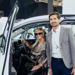 Raquel Argandoña junto a Félix Ureta en evento de electromovilidad