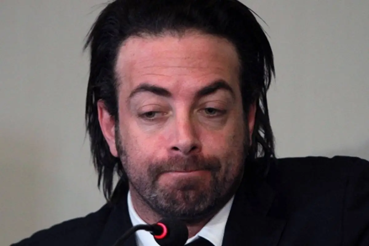 primer plano del rostro preocupado de Nicolás Massú