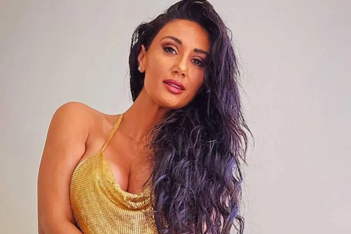 plano medio del rostro de Pamela Díaz