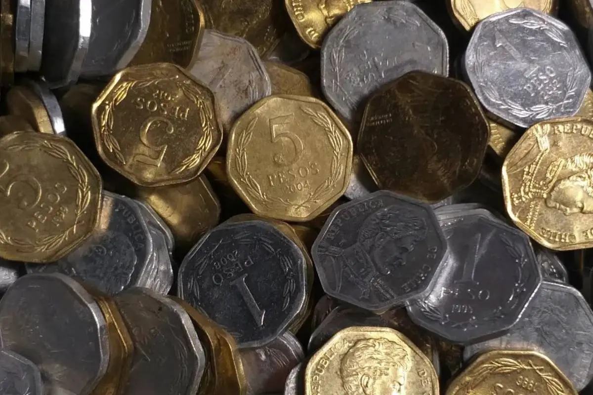 monedas de 1 y 5 pesos de Chile que están fuera de circulación