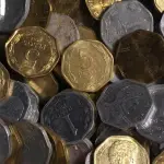 monedas de 1 y 5 pesos de Chile que están fuera de circulación