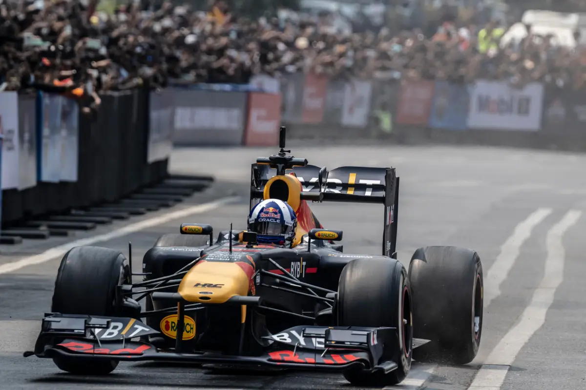 David Coulthard, David Coulthard performs in the RB7 on Bandra Bandstand during the Red Bull Showrun in Mumbai, India on March 12, 2023 // Predrag Vuckovic / Red Bull Content Pool // SI202303120225 // Usage for editorial use only //