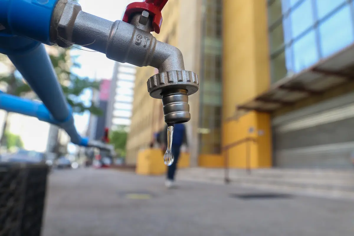 llave con una gota previo al corte de agua