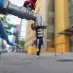 llave con una gota previo al corte de agua
