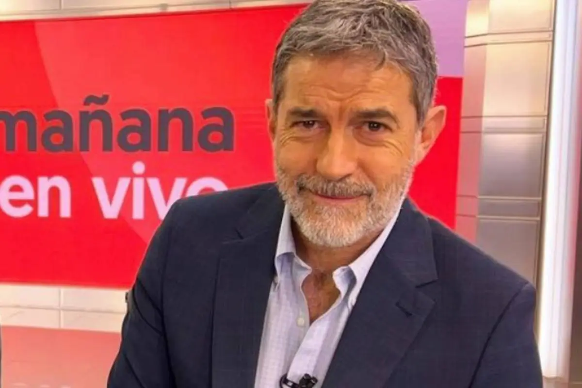 plano medio del rostro de Polo Ramírez en el noticiario Tele13 AM