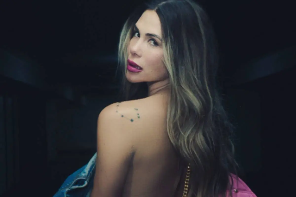 plano medio del rostro de Laura Prieto