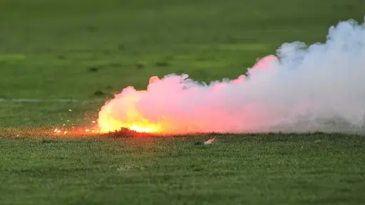 Colo Colo vs Huachipato, 18 de marzo del 2017/SANTIAGOBengala durante el partido de Colo Colo contra Huachipato, que se disputa en el Estadio Monumental, valido por la septima fecha del campeonato Scotiabank 2016-2017.FOTO: SEBASTIAN BELTRAN GAETE/AGENCIAUNO
