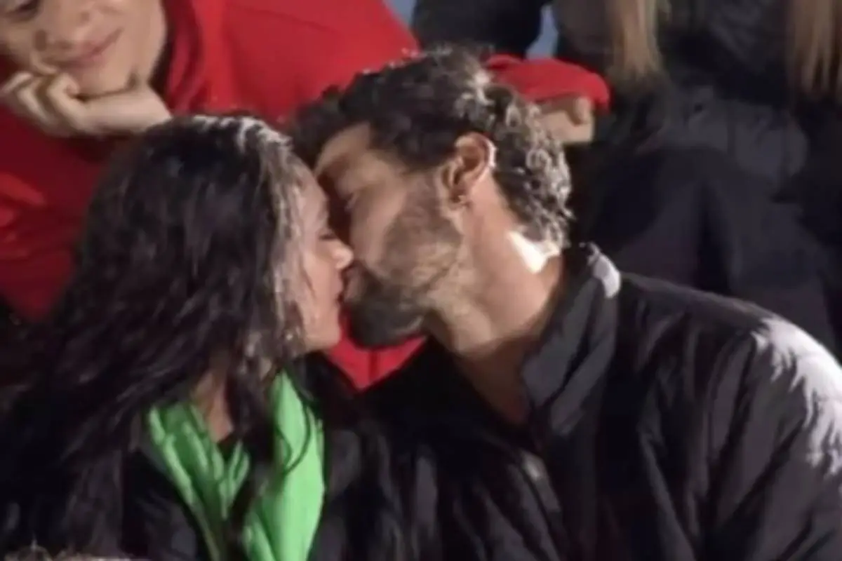 pamela-y-jonathan-beso (1), 