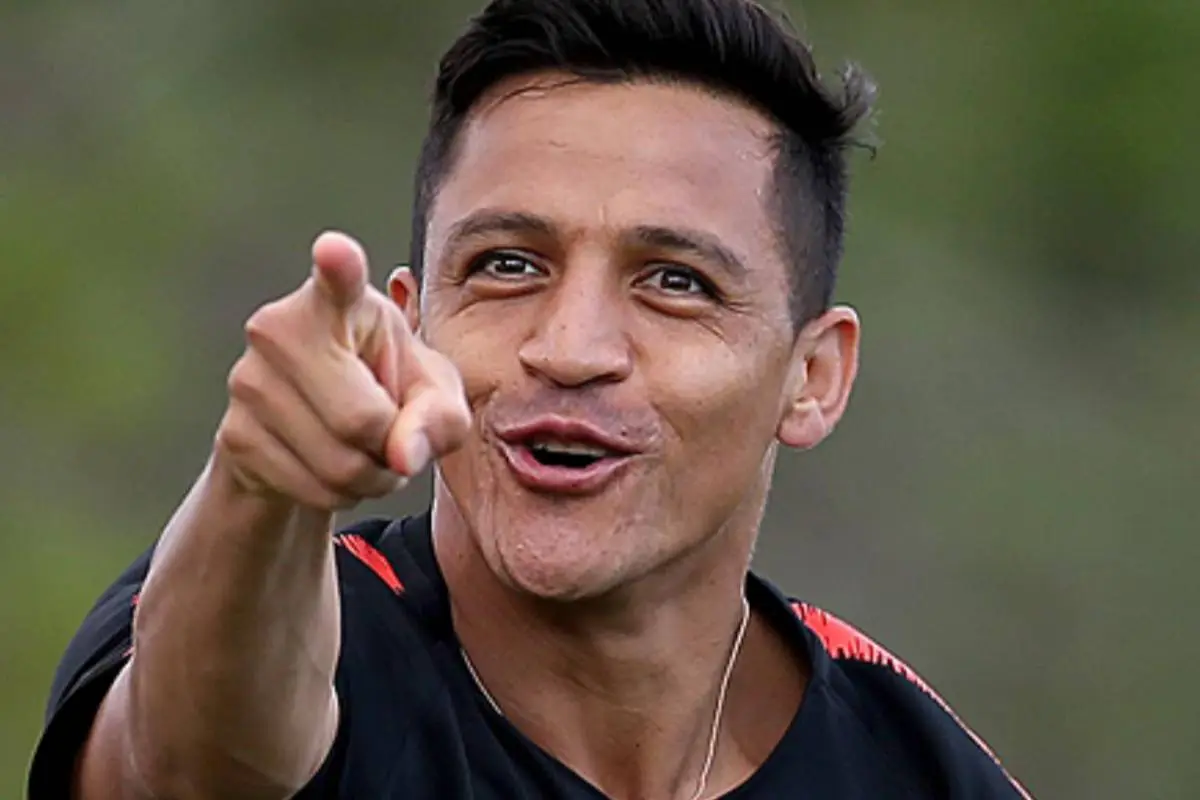 primer plano del rostro de Alexis Sánchez