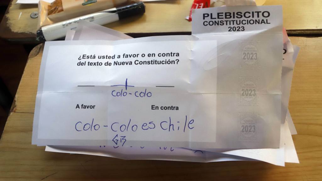  / 17 de DICIEMBRE 2023 / SAN ANTONIO Contéo de votos  en  el Plebiscito Contitucional. FOTO: SÓCRATES ORELLANA / AGENCIA UNO