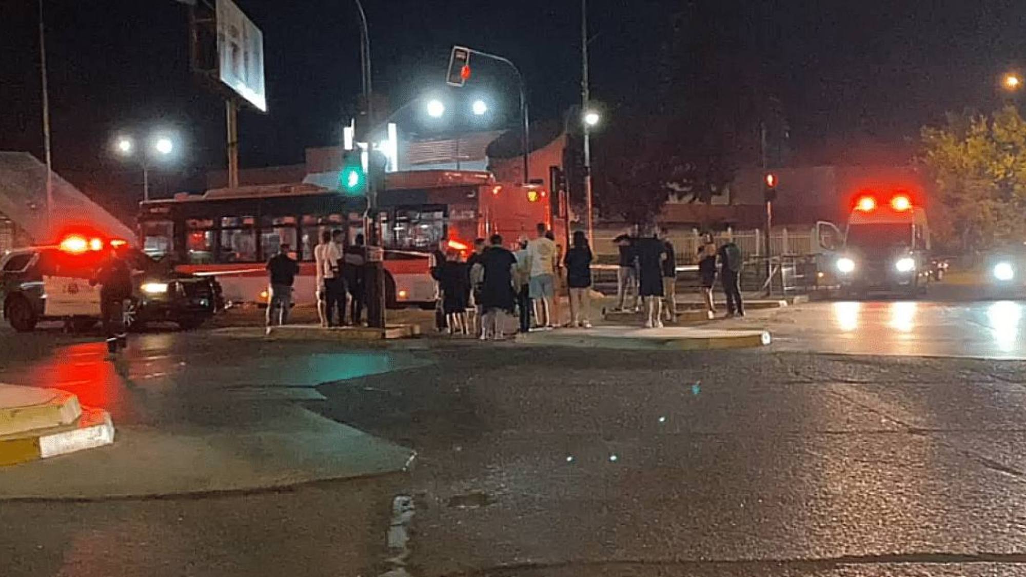 Accidente entre bus RED y moto deja un muerto en Peñalolén