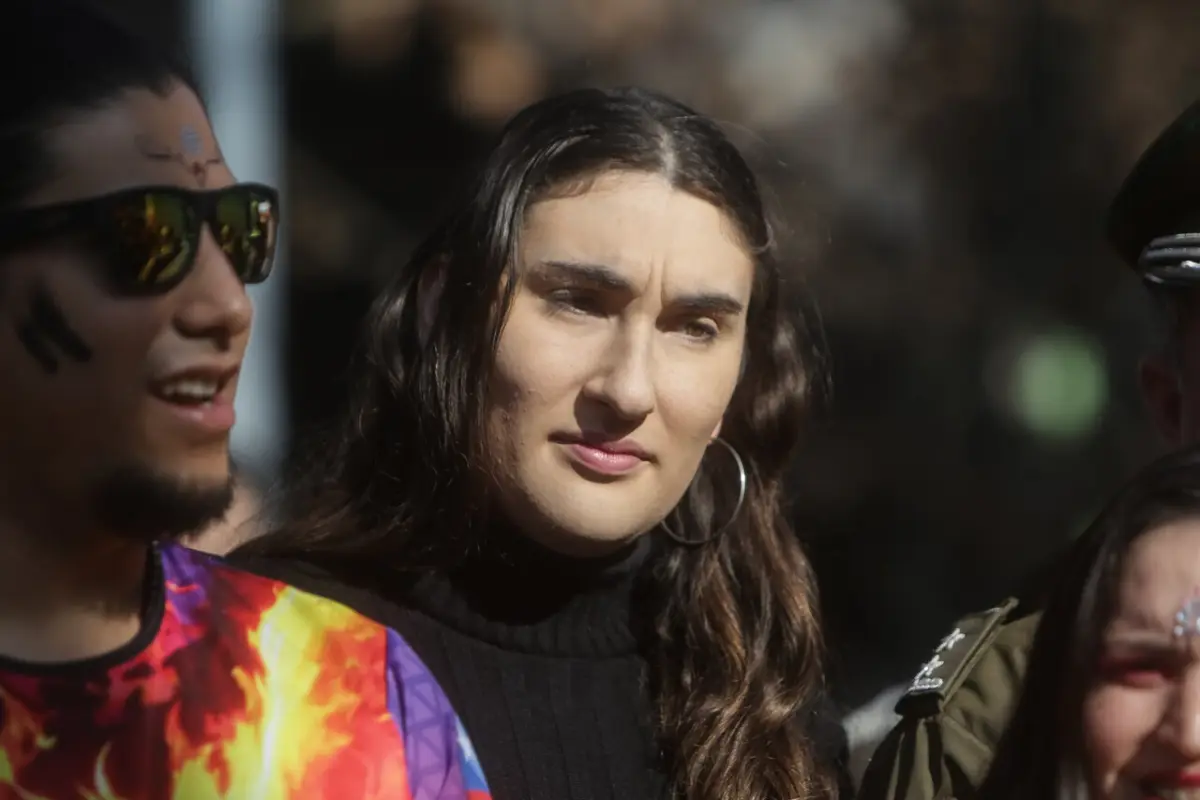 Emilia Schneider, Agencia Uno