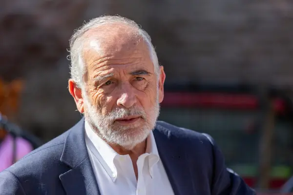 Carlos Montes ,Agencia Uno