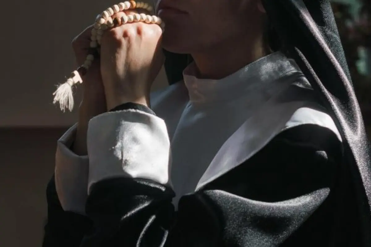 Asalto a monjas, Redes sociales