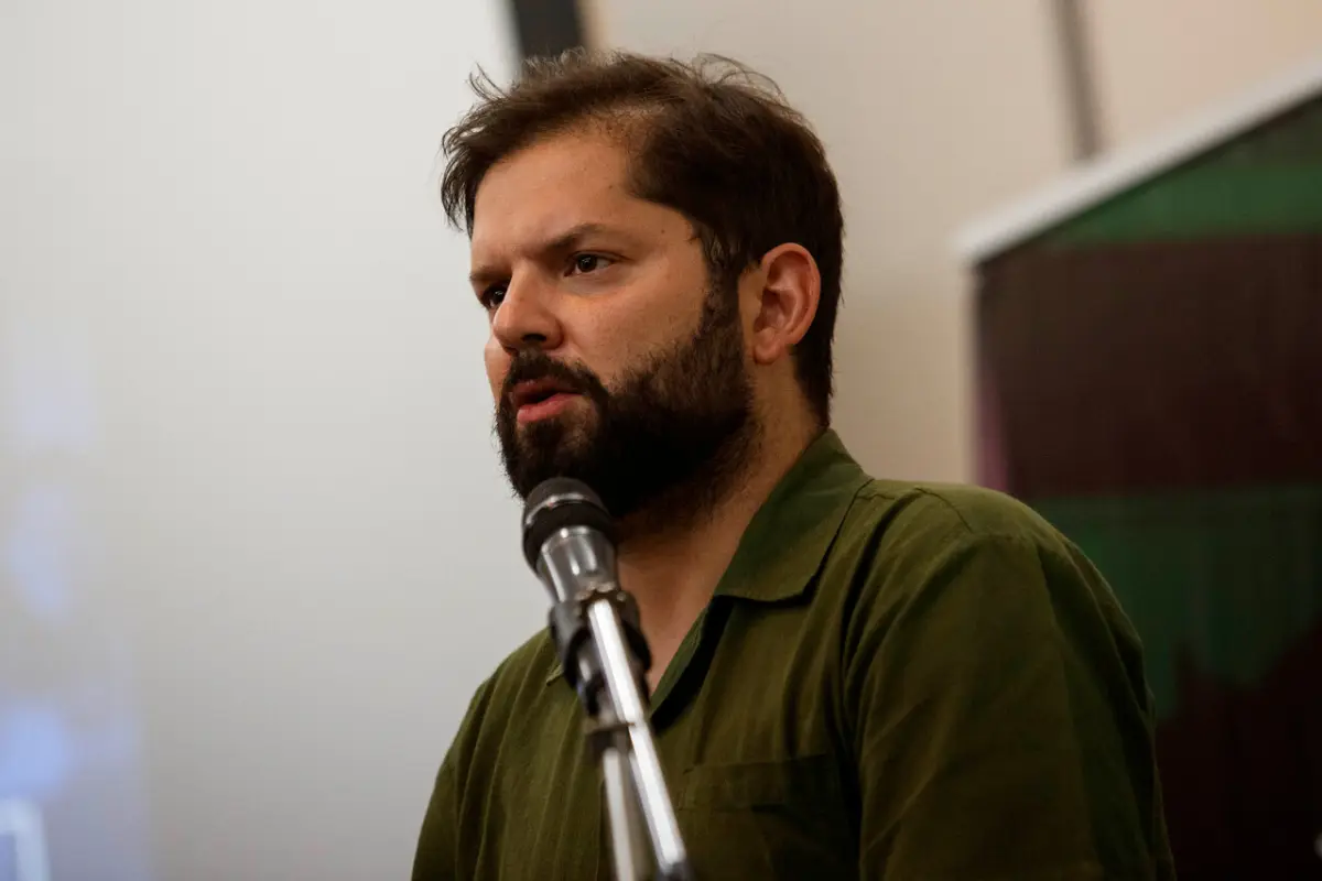 Gabriel Boric, Agencia Uno