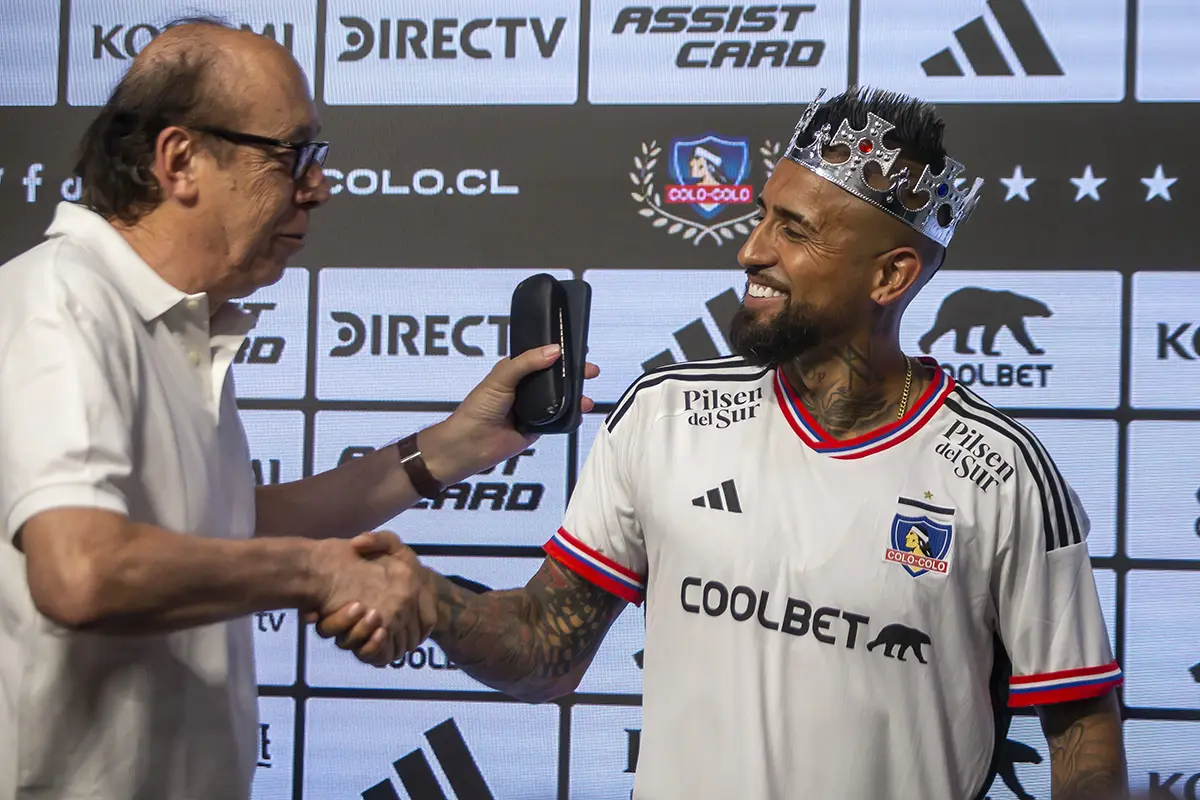 Arturo Vidal, es presentado oficialmente en su regreso a Colo-Colo. La jornada de su retorno se desarrolló en la sala de prensa del Estadio Monumental Fotos:Juan Pablo Carmona Yakcich