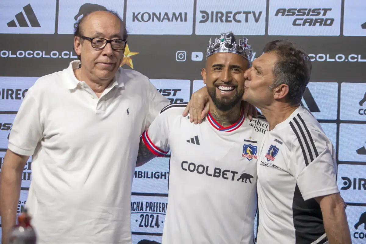 Arturo Vidal, es presentado oficialmente en su regreso a Colo-Colo. La jornada de su retorno se desarrolló en la sala de prensa del Estadio Monumental Fotos:Juan Pablo Carmona Yakcich