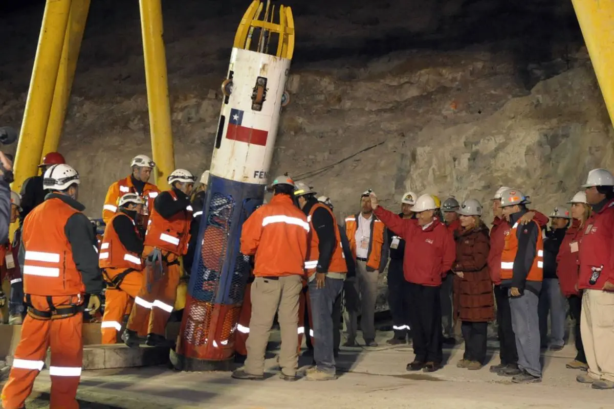 rescate de los 33 mineros desde la Mina San José