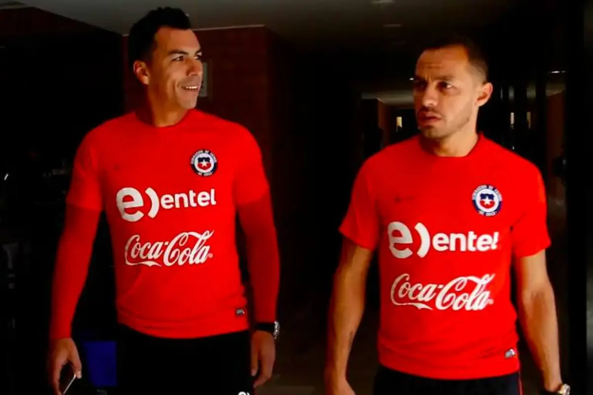 Esteban Paredes y Marcelo Díaz compartiendo en la selección, La Roja
