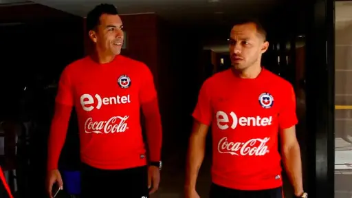 Esteban Paredes y Marcelo Díaz compartiendo en la selección, La Roja