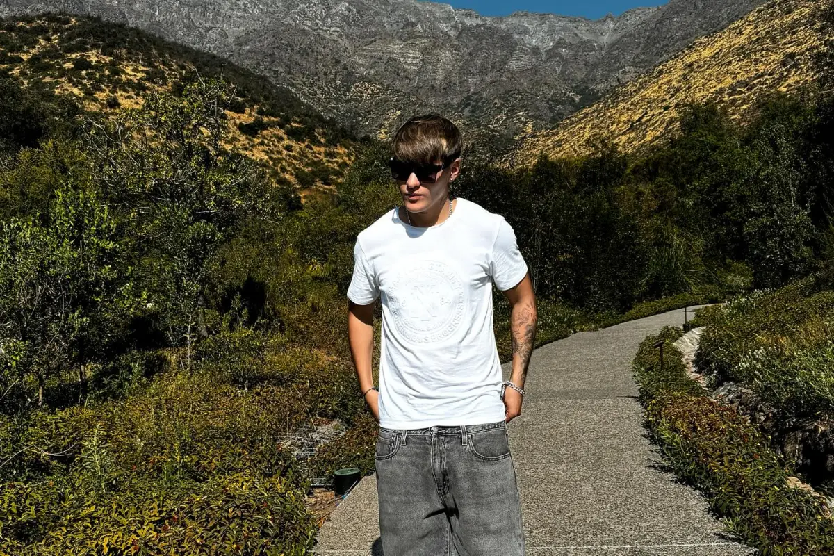 Hans Valdés, Redes sociales