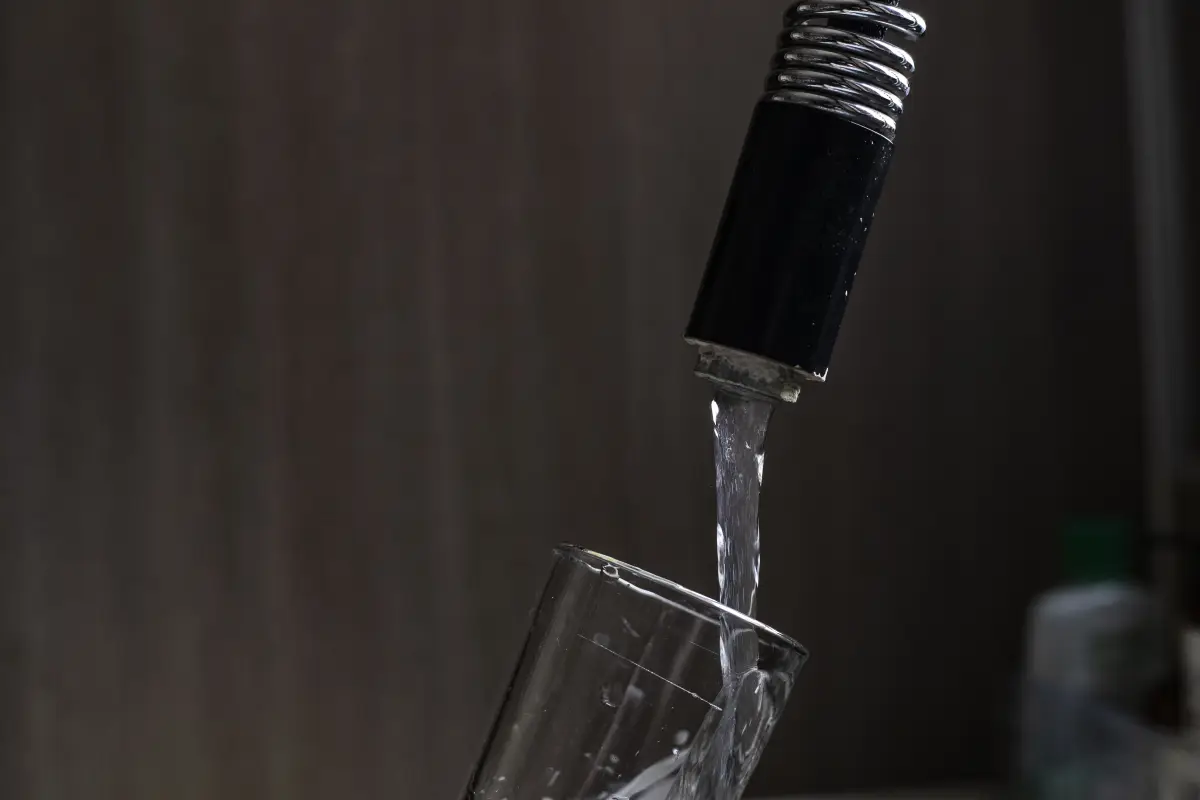 Corte de agua, Agencia Uno