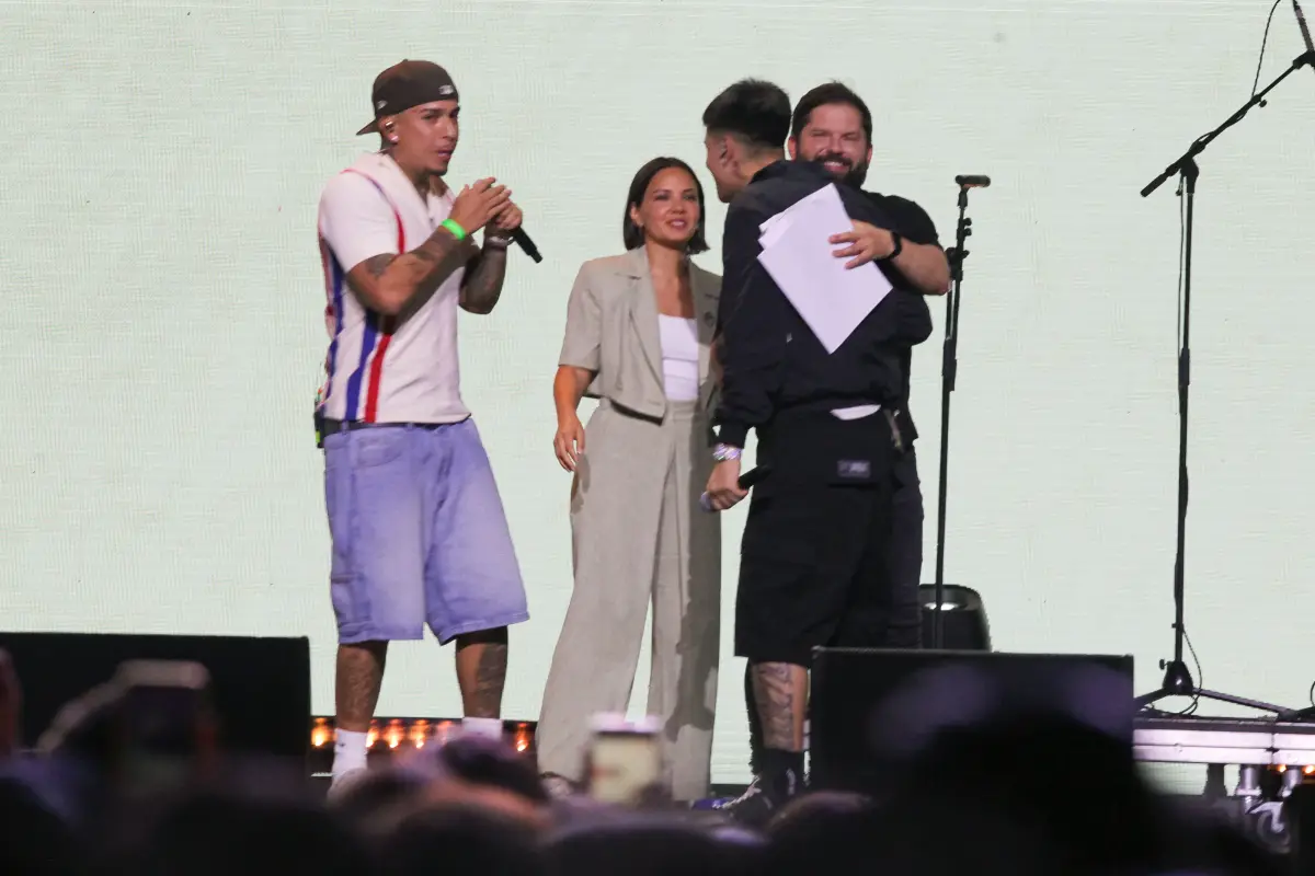 Presidente Boric presentando a Young Cister y Kidd Voodoo, Agencia Uno