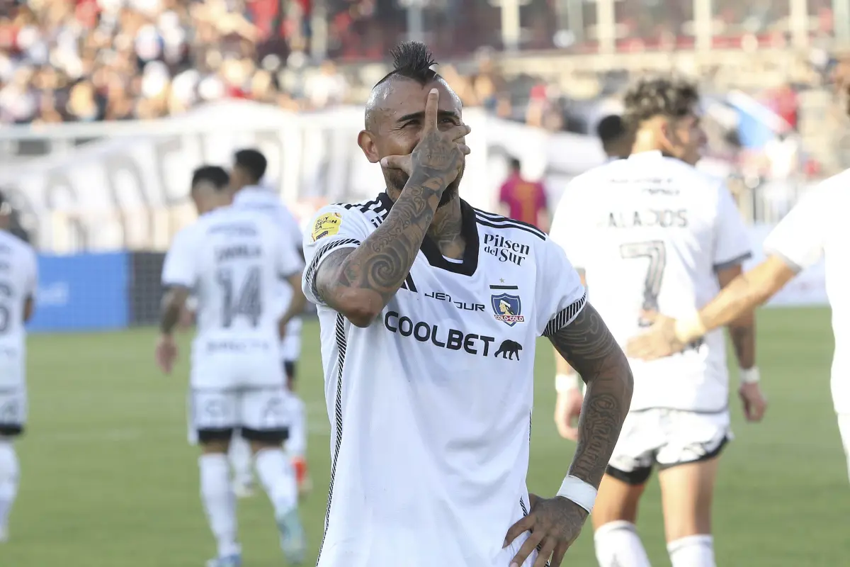 Arturo Vidal, Agencia Uno