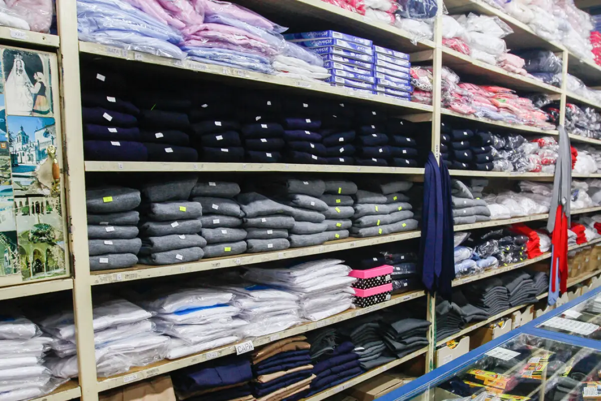 Uniformes escolares, Agencia UNO