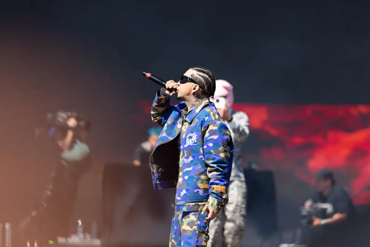 Young Cister, Agencia Uno